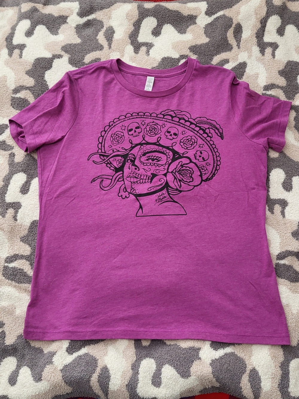 Shopmivida.com Fuschia Graphic Tee with Sugar Skull Design, EUC, M